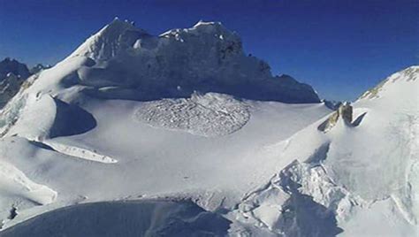 Siachen Miracle 6 Days After The Avalanche 1 Indian Soldier Rescued From Under 25 Ft Of Snow