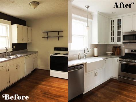 This small '70s kitchen is hardly recognizable after a remodel! 10 Small Kitchen Makeovers Small Kitchen Remodels Kitchen ...