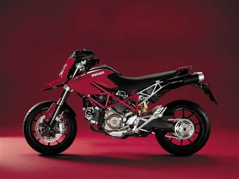 The engine produces a maximum peak output power of 90.00 hp (65.7 kw). 2008 Ducati Hypermotard 1100