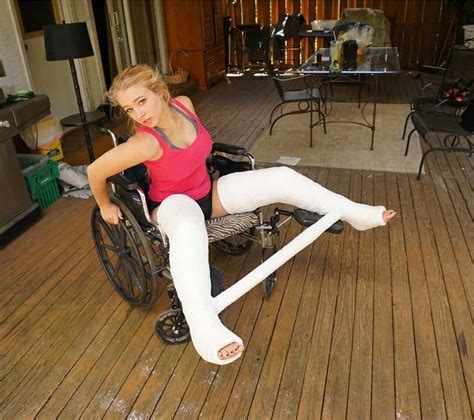 Pin By Larry Greenstein On Awesome Casts On Guys Or Gals In 2022 Wheelchair Women Leg Cast