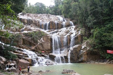 Air terjun ini memiliki ketinggian sekitar 30 meter. Panching waterfalls - Picture of Sungai Pandan Waterfall ...