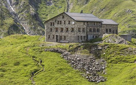 10 Mountain Huts Hikes In Swiss Alps Travel Monkey
