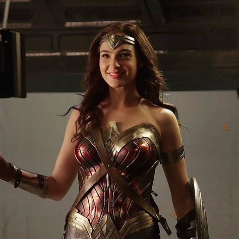 Gal Gadot Behind The Scenes Of Justice League Wonder Woman Gal