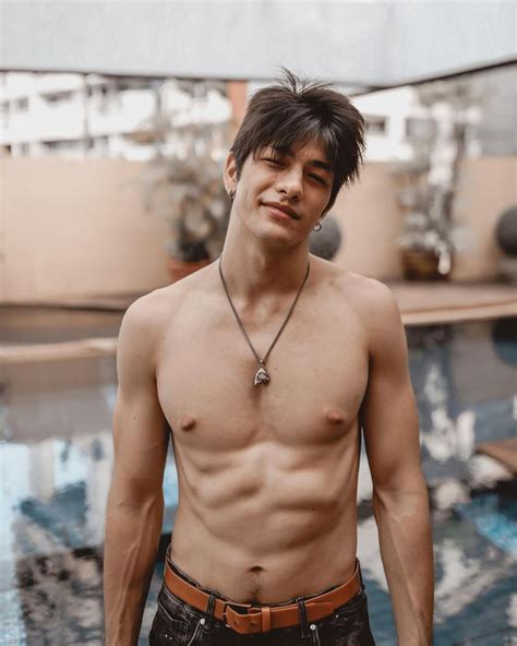 9 potret shirtless luke plowden aktor gmmtv thailand