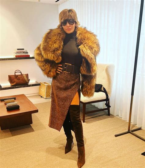 Lisa Rinna In 2022 Fashion Coat Fur Coat