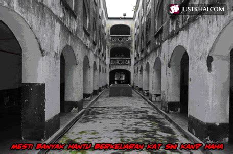 An exclusive look into the famous hotel richmoore building known for prostitution next to the equally famous pudu wet market. KISAH PENJARA PUDU | To' Qie | BLoGGeR KaMPuNG