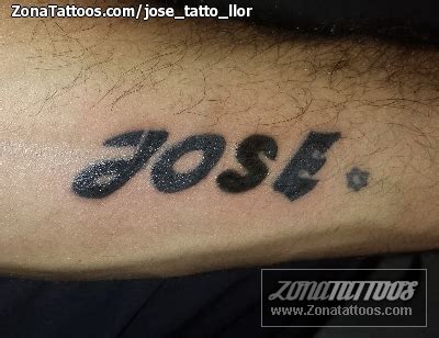 Tatuaje de José Nombres Letras