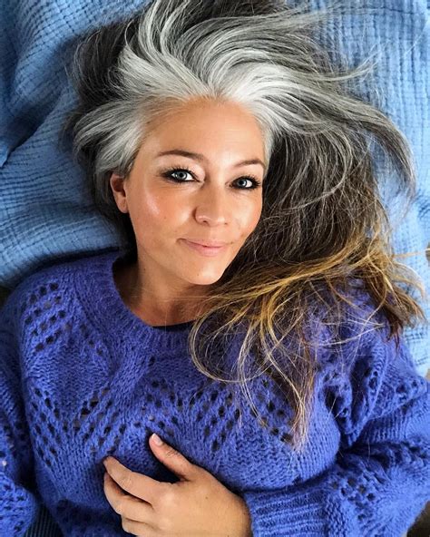 20 Women Who Stopped Dying Their Silver Hair And Look Truly Gorgeous