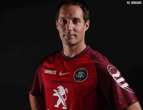 Le stade toulousain, en collaboration avec son équipementier nike, vous présente en exclusivité sa capsule collector 5 étoiles. Le Stade Toulousain dans les étoiles
