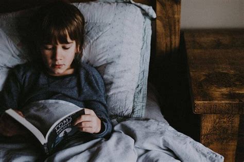 10 Amazing Benefits Of Reading Before Bed
