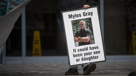 Mort De Myles Gray Des Policiers Témoignent à Lenquête Du Coroner