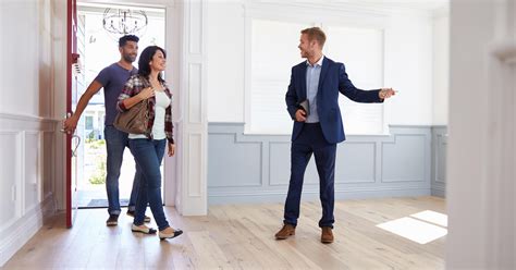 Itu sebagian karena begitu banyak individu dan keluarga memiliki pengalaman bekerja dengan agen berlisensi ketika mereka perlu membeli atau menjual rumah baru. Career as Real Estate Agent: Pros and Cons | Floor Plan ...