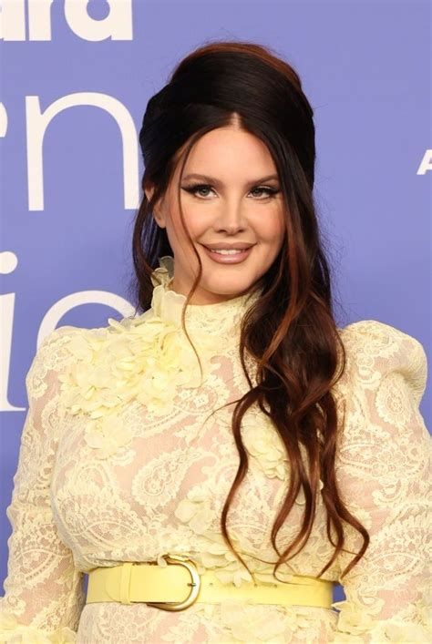 Lana Del Rey Shines In Yellow At Billboard Women In Music Awards In