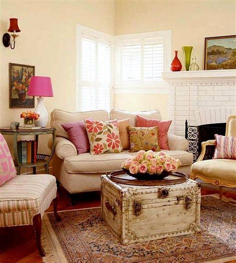When decorating a small living room, try to pick furniture or decor that also works as storage space. 40+ Snug Small Living Room Decorating Ideas - Page 23 of 45 | Country living room design, Living ...