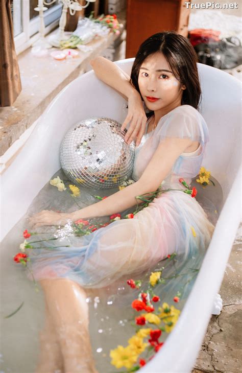 Vietnamese Model Nguyen Phuong Dung Hot Girls Ads