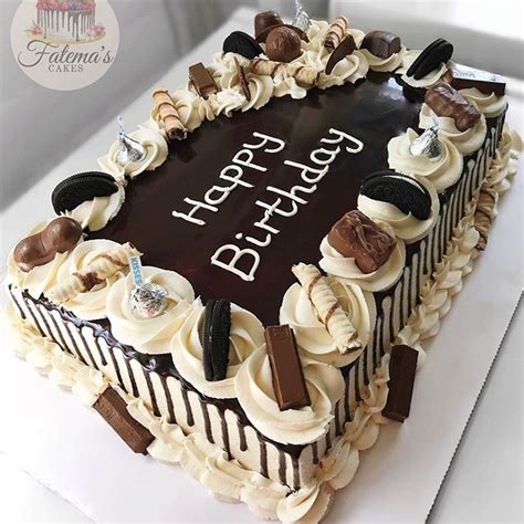 We included holiday and birthday cake ideas, plus tricks that will help you fortunately, there are of plenty simple cake decorating ideas out there that will wow your friends and family. rectangle chocolate cake - Google Search | Chocolate cake ...