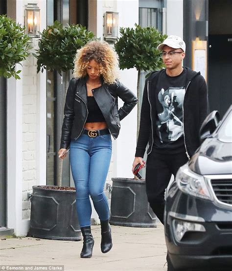 This is the official facebook page of jesse lingard! Manchester United's Lingard treats girlfriend to lunch ...