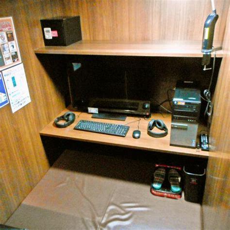 デフォルトにリセット をクリックすると、一連の各設定をデフォルトに戻すことができます。 その他アイコン more menu icon をタップすると、モバイル ウェブサイトで 設定 にアクセスしたり、ヘルプを表示したり、フィードバックを送信したりできます。 ネットカフェ難民が4000人 香港の高層ビルのスラム街と同程度の ...