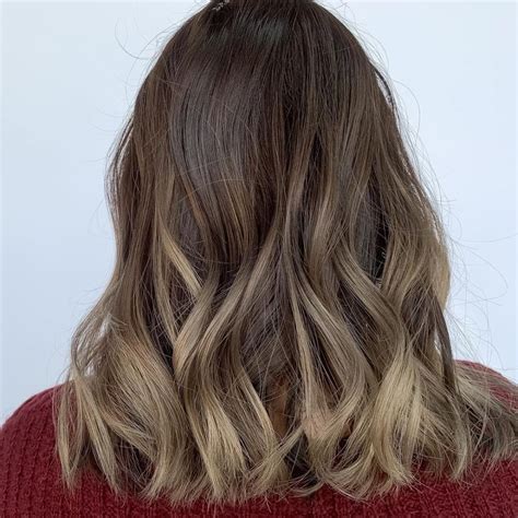 27 Best Ash Blonde Balayage Hair Colors For Every Skin Tone