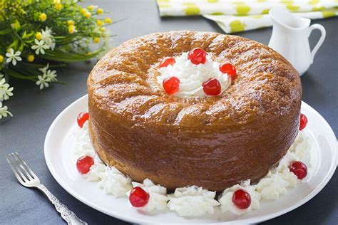 A parte, sciogliete il lievito nell'acqua insieme allo zucchero. Baba' napoletano | Ricetta | Ricette, Torte alimentari