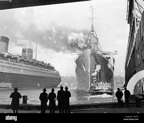 The Queen Mary Leaves New York As A Troop Carrier The British