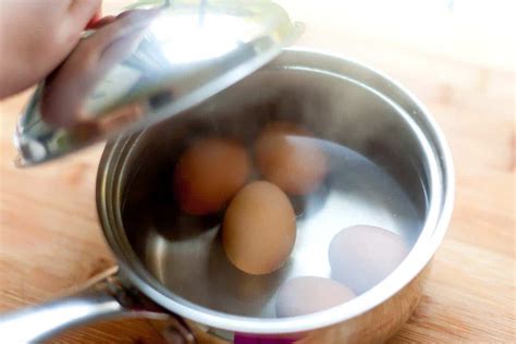 How to hardboil eggs in a microwave. How to Cook Hard Boiled Eggs (No-Fail Stovetop Method)