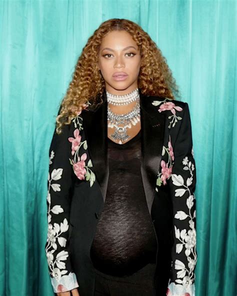 Get A Closer Look At Pregnant Beyoncés 7560 Courtside Date Night Ensemble With Images