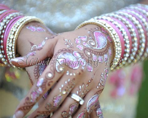 Wash the area you plan to tattoo. Glitter Mehndi | Henna designs, Mehndi designs, Black henna