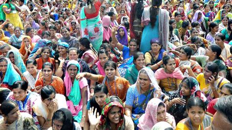 Garment Unit Workers Block Bengaluru Mysuru Highway The Hindu