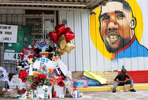 Alton Sterling Shooting Louisiana Says No Criminal Charges For Baton Rouge Police Officers