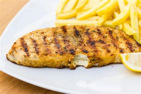 Questi molluschi sono dei pesci molto gustosi e molto semplici da preparare e si cucinano 1. Pesce spada al forno impanato | Ricetta | Ricette, Idee ...