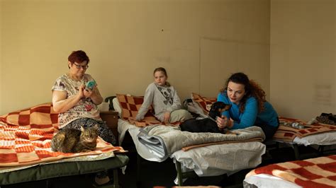 The Ukrainian Refugee Crisis Is A Womens Crisis The New York Times