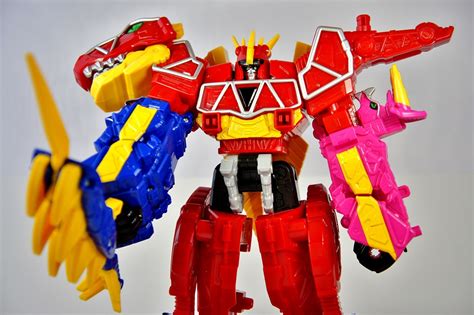 Using footage, costumes and props from japanese 37th super sentai series zyuden sentai kyoryuger. Power Rangers Dino Charge Megazord Gallery - Tokunation