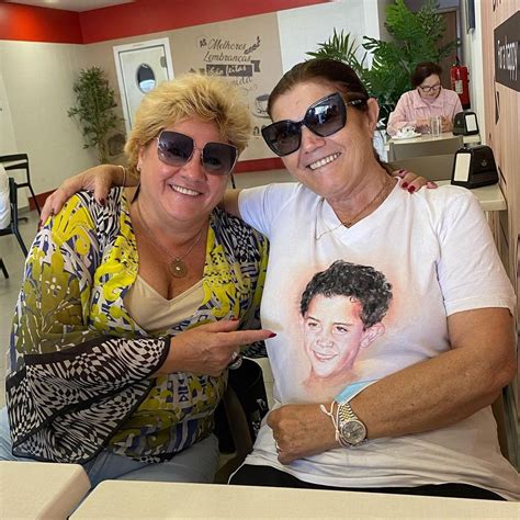 Dolores aveiro with son cristiano ronaldo and daughter katia aveiro. Ninguém está a aguentar esta t-shirt de Dolores Aveiro ...