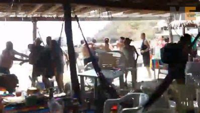 Graban batalla campal en restaurante de playa de Lázaro Cárdenas Michoacán