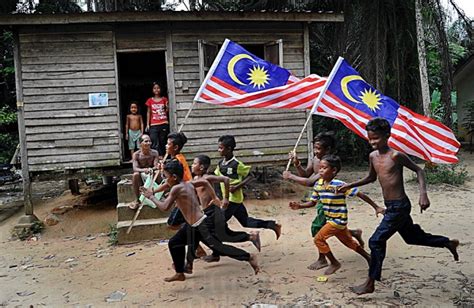Malaya (or malaysia) gained independence from the british empire after collecting memorandum from all three main races (malays, chinese, and indians) about their wish to have full control on their country. CHRONOLOGY OF MALAYSIA INDEPENDENCE