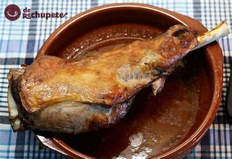 Tiene unos 25 g de proteínas por cada 100 gramos y 9 g de ácidos saturados. Cómo preparar cordero al horno o asado. Receta fácil