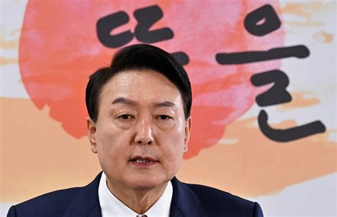 south korean leader s informal media events are a break with tradition reuters