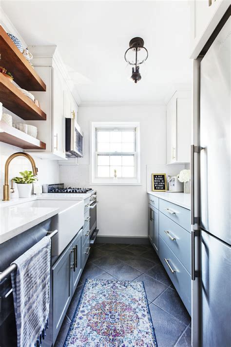 This layout is formed by lining three walls with cupboards or by adding a peninsula that brings the units around to create the shape. Why a Galley Kitchen Rules in Small Kitchen Design