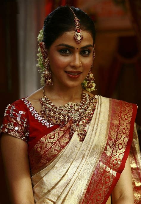` Genelia Sizzles In Traditional Dress ` ~ Seductive Girl