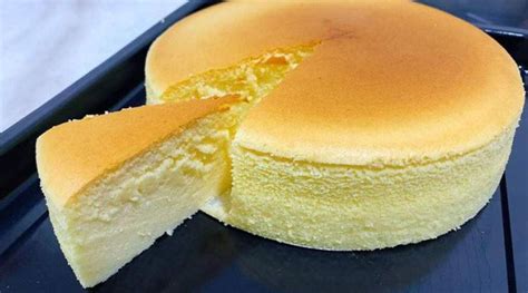 Moelleux à souhait, le cheesecake du café kitsuné fait partie des bonnes recettes à essayer durant le confinement. Le cheese cake japonais léger et aérien - la recette qui ...