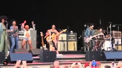 Lenny Kravitz Rips Trousers And Penis Falls Out During