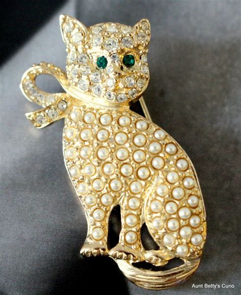 Vintage Gold Cat Pin Pearl Brooch Rhinestone Emerald Eyes Cat Etsy