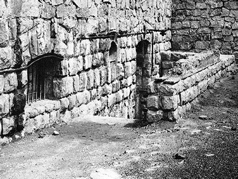 Das konzentrationslager mauthausen war das größte deutsche konzentrationslager der nationalsozialisten auf dem gebiet österreichs, der ostmark, ab im kz mauthausen und seinen nebenlagern sind rund 100.000 menschen ums leben gekommen. Die Befreiung von Mauthausen - news.ORF.at