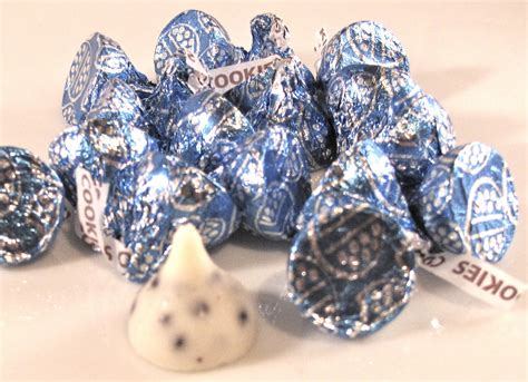 Based on a 35 year old female who is 5'7 tall and weighs 144 lbs. Obsessive Sweets: Hershey's Kisses Cookies 'n' Cream