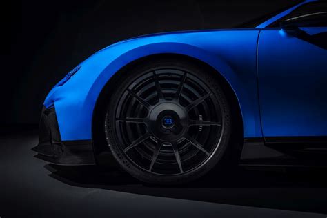 Pushing the limits even further. BUGATTI Chiron Pur Sport specs & photos - 2020, 2021 ...