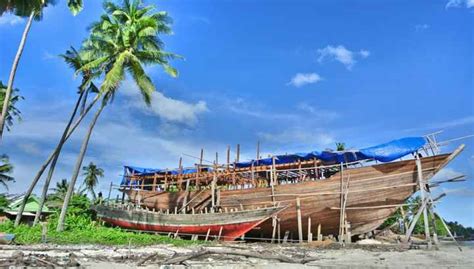 Menilik Sejarah Islam Sulawesi Di Pusat Kerajinan Perahu Pinisi Tanah