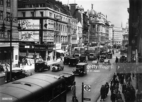 London Buses 1930s Photos And Premium High Res Pictures Getty Images