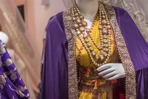 Anamika Khanna Couture'17 - HeadTilt | Fashion, Anamika khanna ...