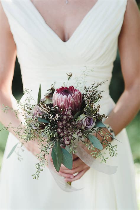 18 Petite Wedding Bouquets That Make A Big Statement